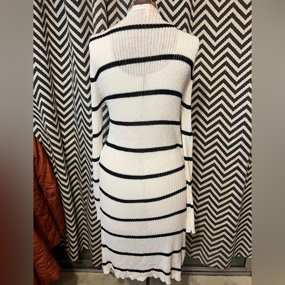 Pink lily Long cardigan sweater black and white size M/L
